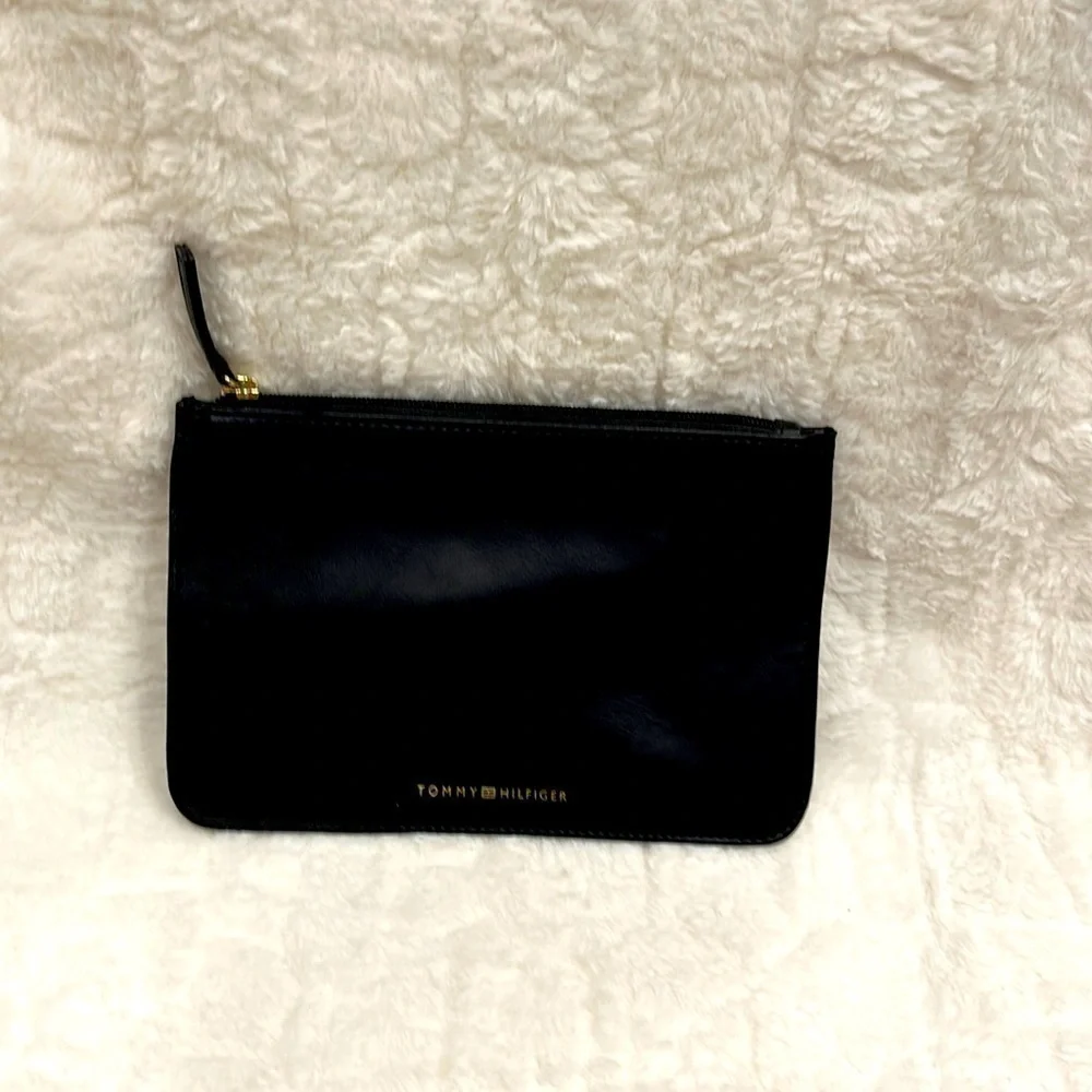 Tommy Hilfifer zippered pouch